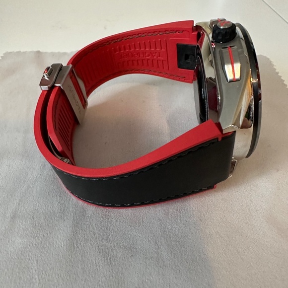 Tag Heuer Connected x Super Mario Limited Edition Watch - Pre-Owned - 1 of 2000 - Picture 9 of 16